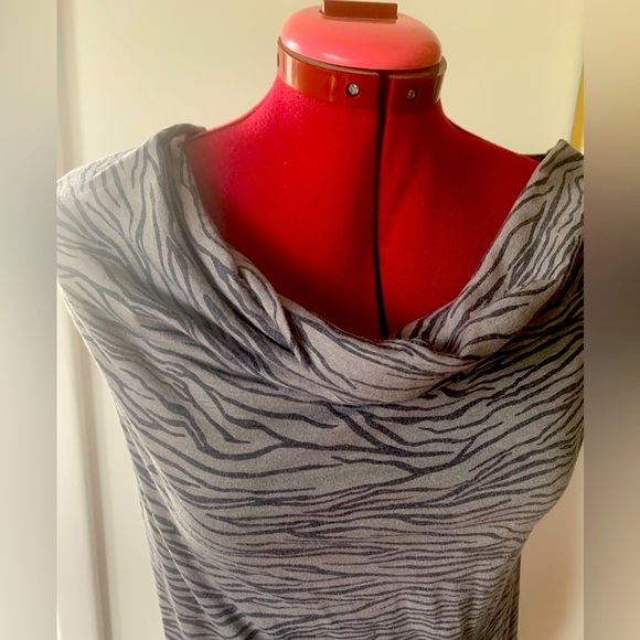 VERSATILE MATERNITY MINI DRESS - Picture 2 of 7